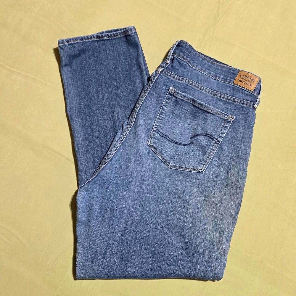 Levi's Signature Mid Rise Slim fit women's size 18 blue jeans